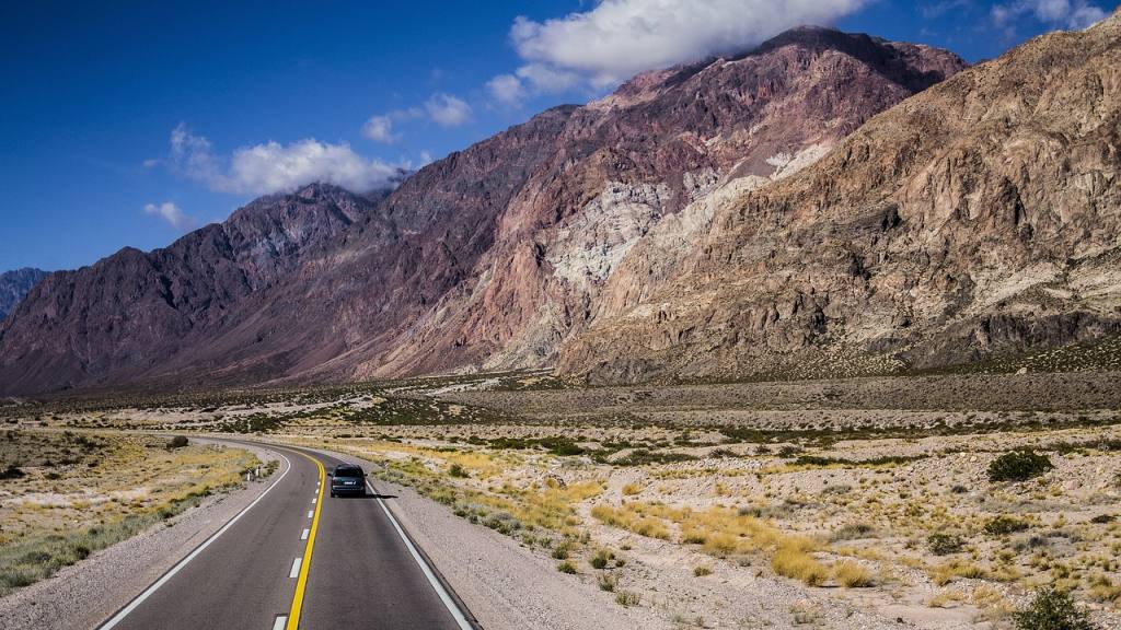 la carretera, coche, montañas, Pixabay