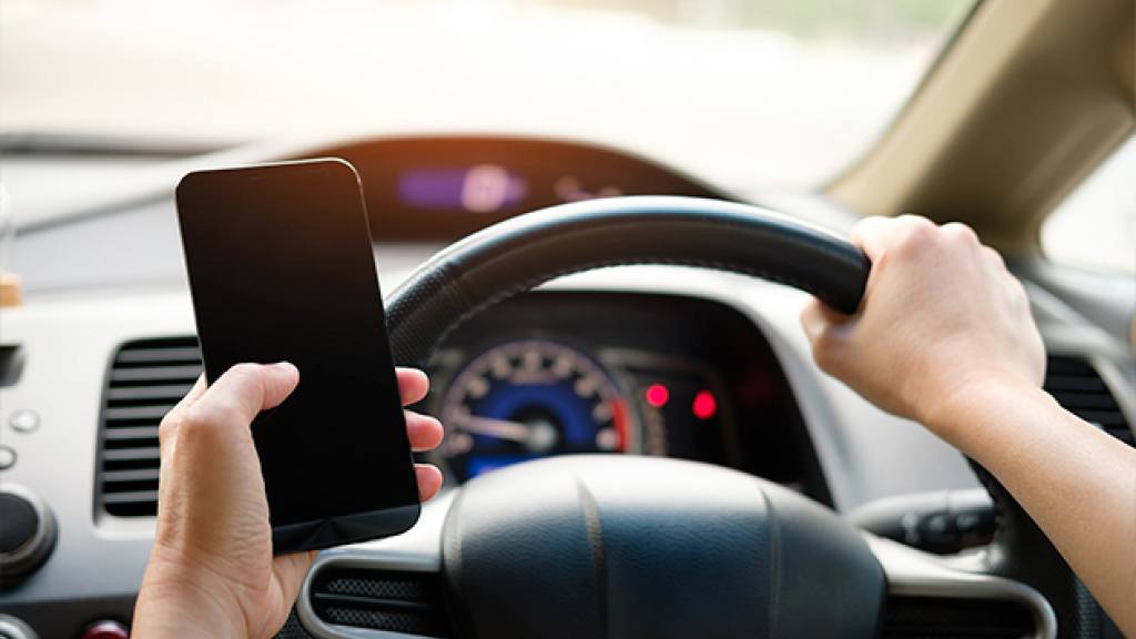 Uso del celular al volante, Internet
