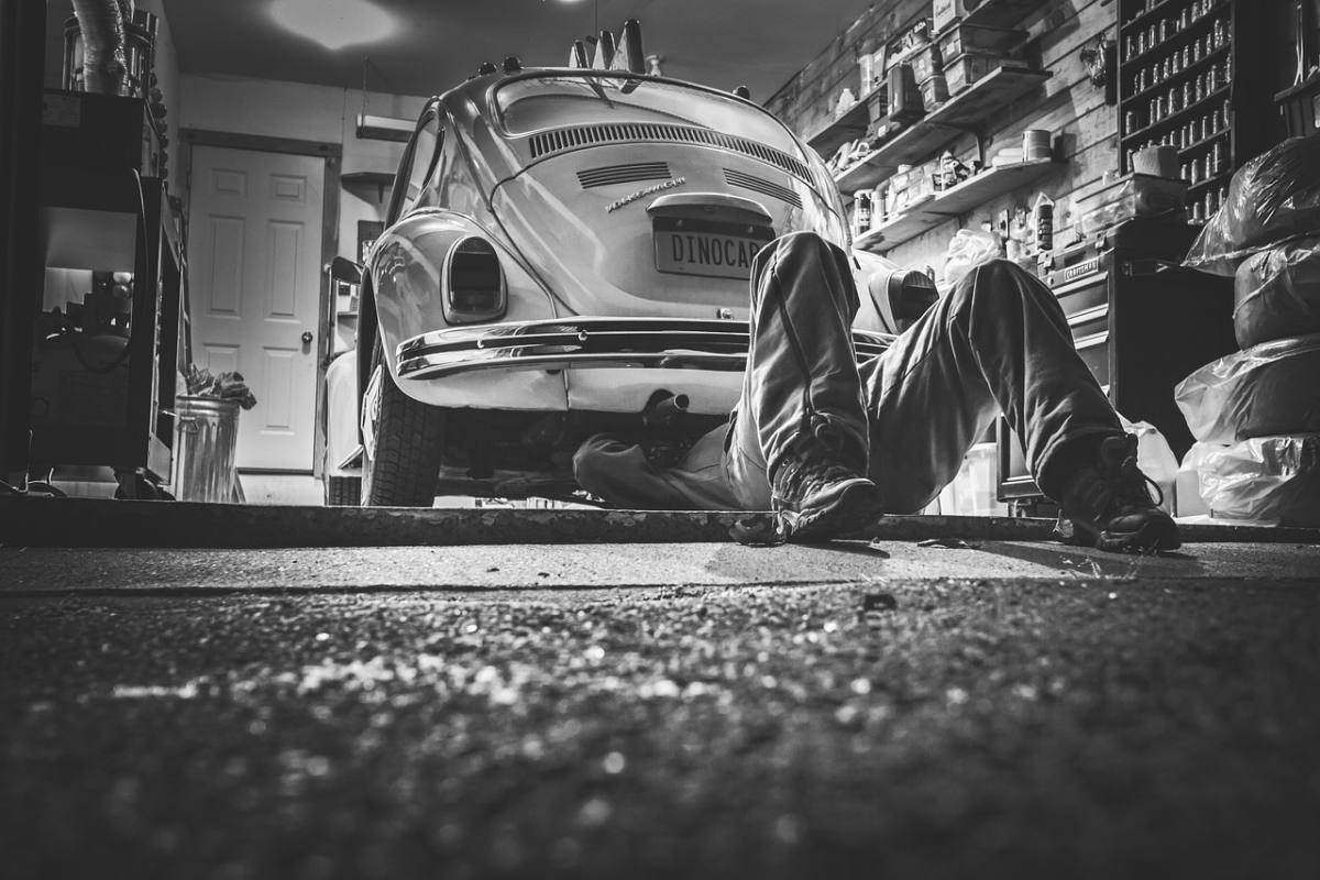 hombre, coche, reparar ,Pixabay