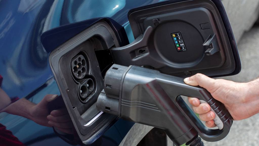 Mercado de los eléctricos en Chile sube, Salfa