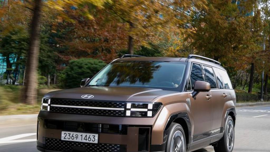 Hyundai Santa Fe, Car and Driver