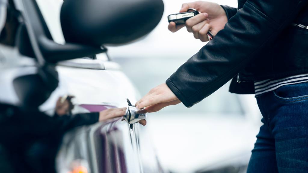Robo de autos, freepik.es