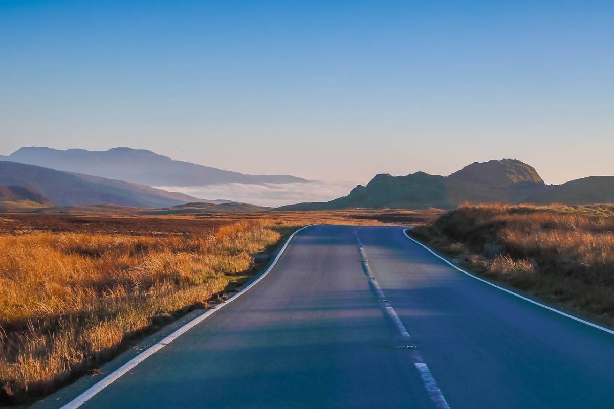 autopista, campo, gales ,Pixabay