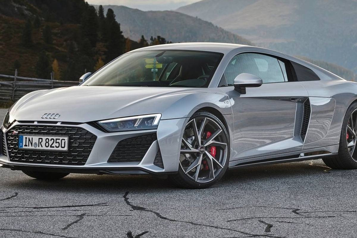 AUDI R8 ,Internet