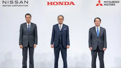 Honda Nissan y Mitsubishi ,Internet