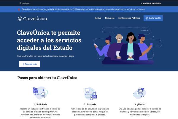 Mecánico revisando el motor de un automóvil