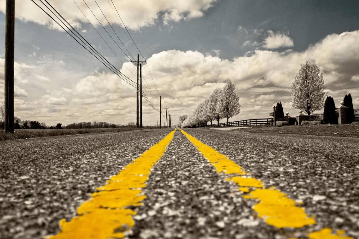 la carretera, pavimento, señalización vial ,Pixabay