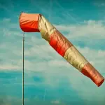 Consejos imprescindibles para conducir con seguridad en días de viento intenso