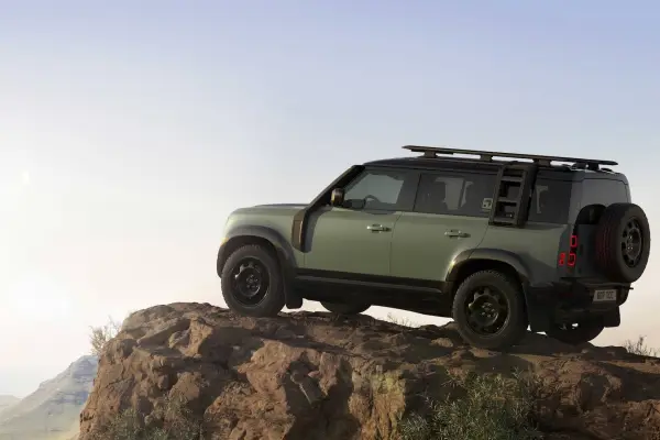 Defender Trophy Edition - Prensa