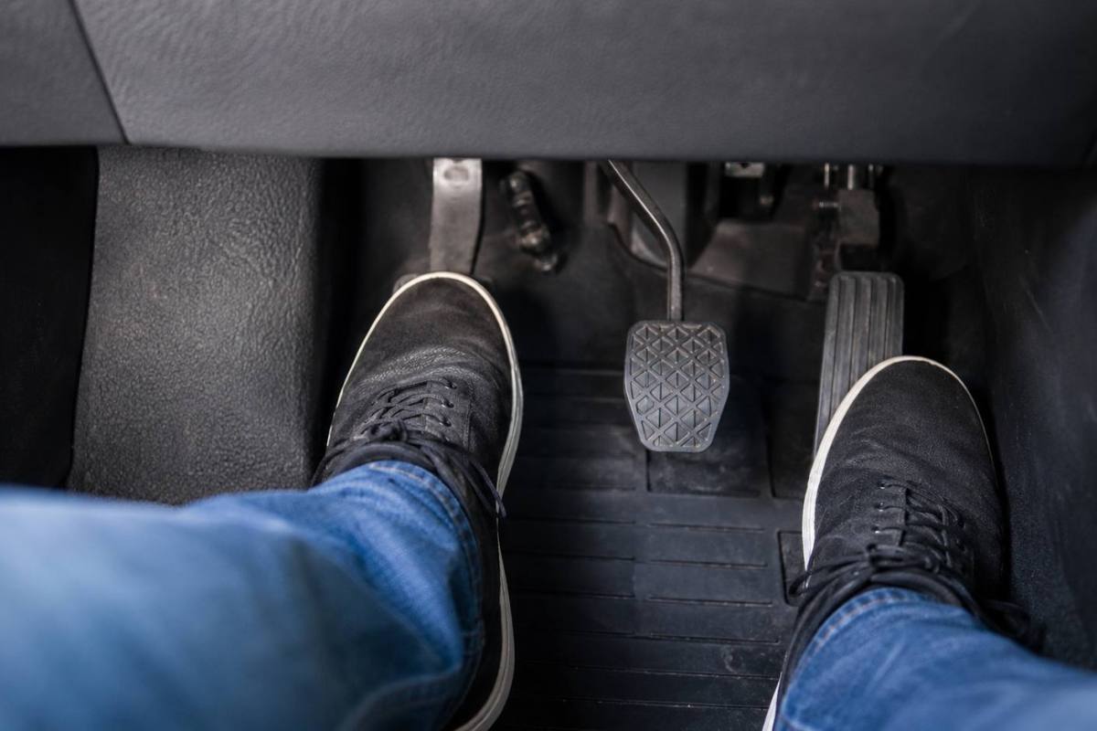 Embrague en autos manuales ,Imagen generada por IA / ChatGPT