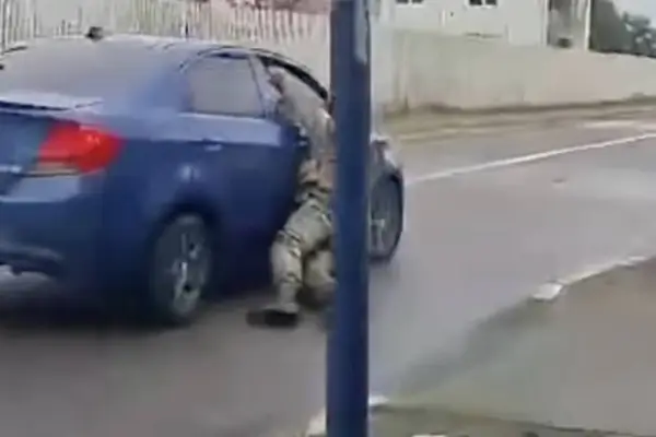 Carabinero arrastrado ,instagram