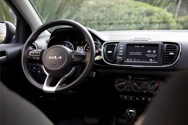 Kia Soluto AT - Prensa