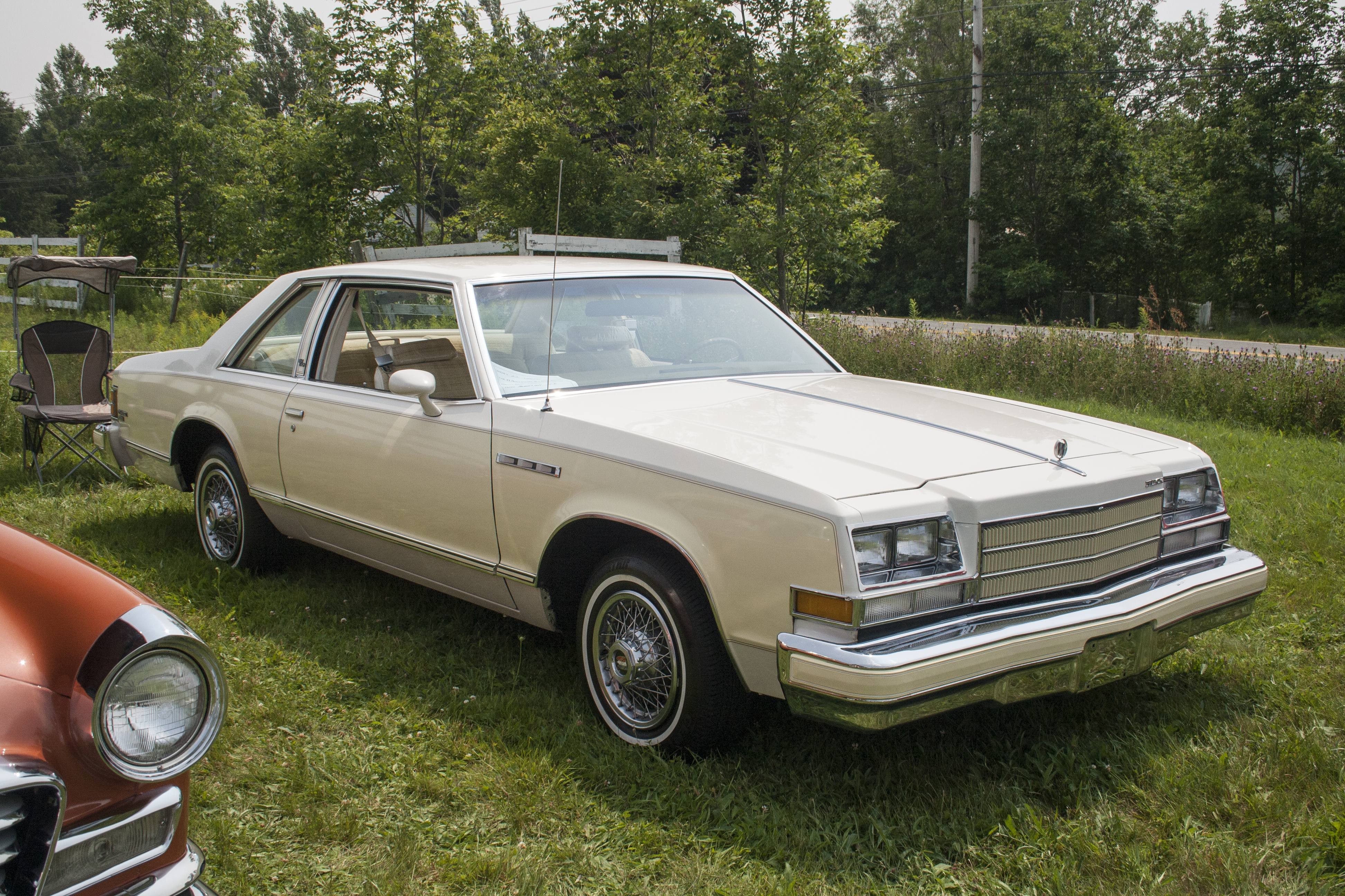 Buick LeSabre V 1977 - 1985 Sedan - carsot.com