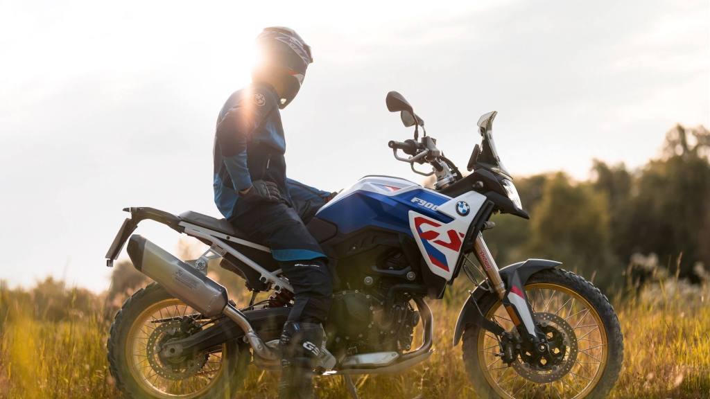 BMV F 900 GS, Prensa