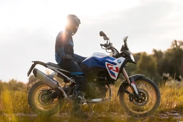 BMV F 900 GS ,Prensa