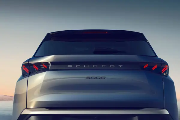 Peugeot 5008 - Prensa