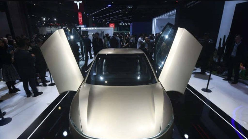 Un robotaxi de Tesla choca en Austin y pone en duda la seguridad del Cybercab, s.yimg.com