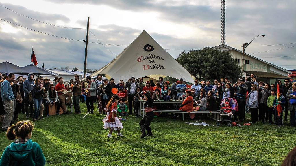 niños, niños bailando cueca, pasto, baile nacional, Pixabay
