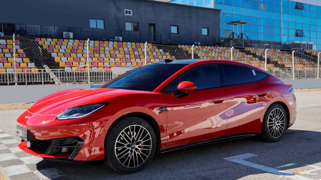 BYD lanza el Formula S: un eléctrico más barato que el Tesla Model 3 y con hasta 900 km de autonomía CLTC, electrek.co