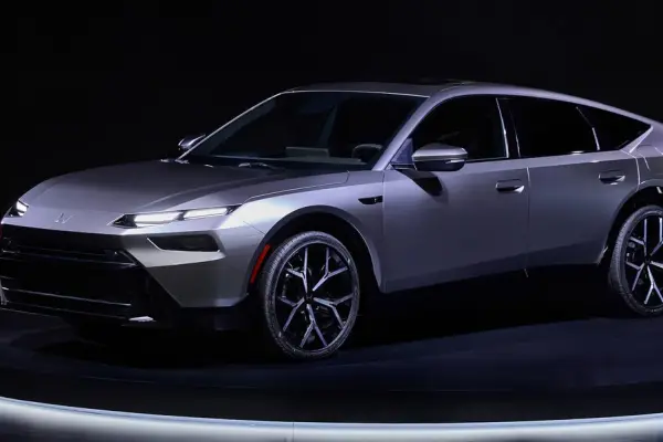 Honda evalúa un nuevo SUV Accord para atraer a los amantes de las wagons tras el cambio del Outback a SUV. ,hips.hearstapps.com