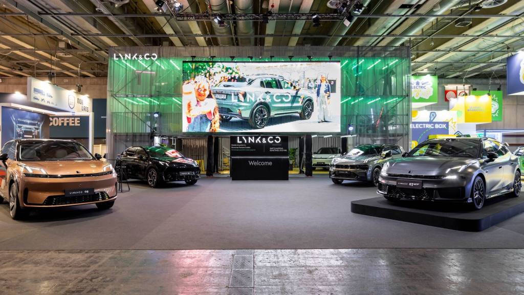 Lynk & Co debuta en el Salón del Automóvil de París, Prensa