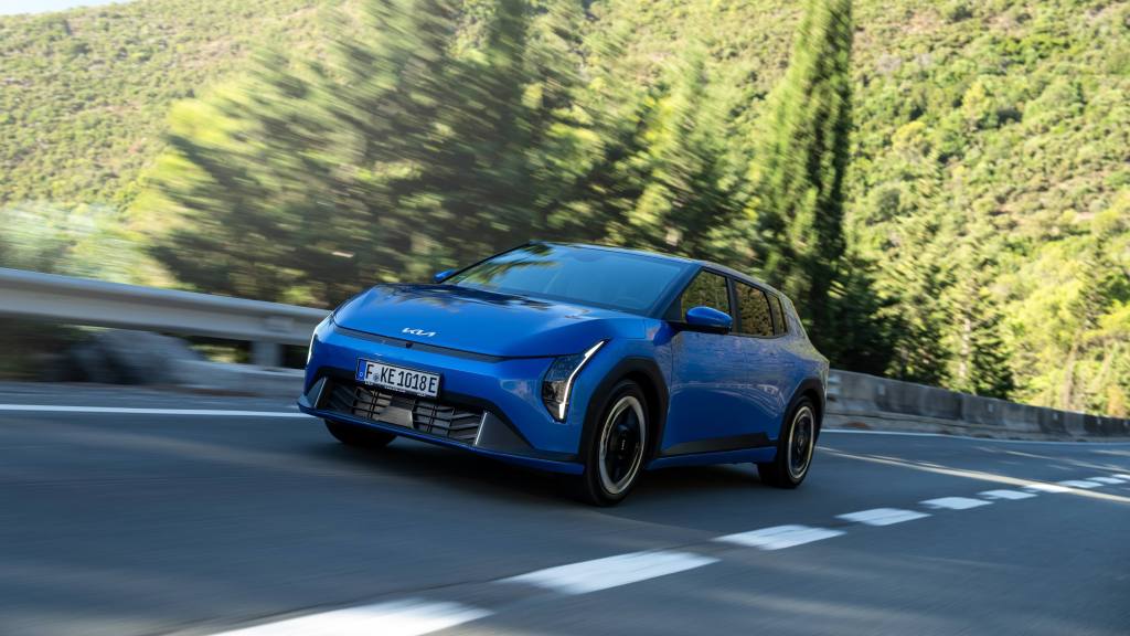 Kia EV4, Prensa