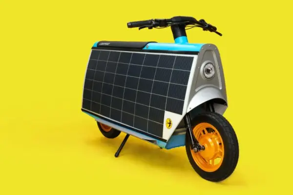 Innovador scooter eléctrico solar promete revolucionar los desplazamientos urbanos sin necesidad de cargarlo ,electrek.co