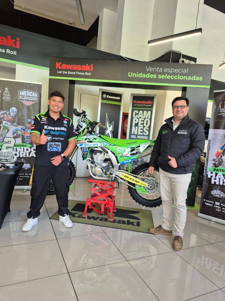 Kawasaki - Pato Cabrera y Jaime Contador - Prensa