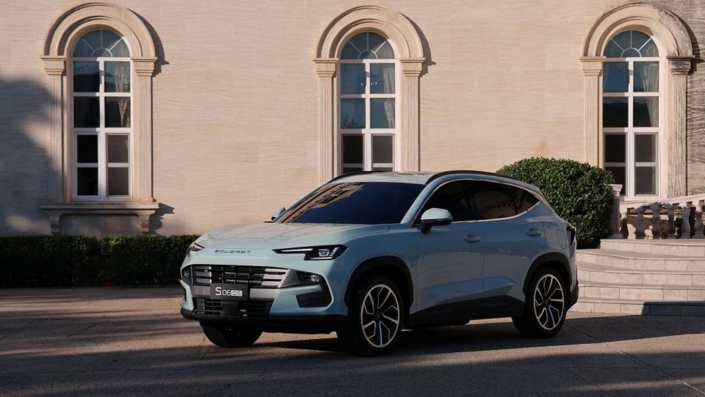 S06 PHEV LUX, Prensa