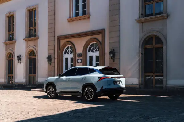 S06 PHEV LUX - Prensa