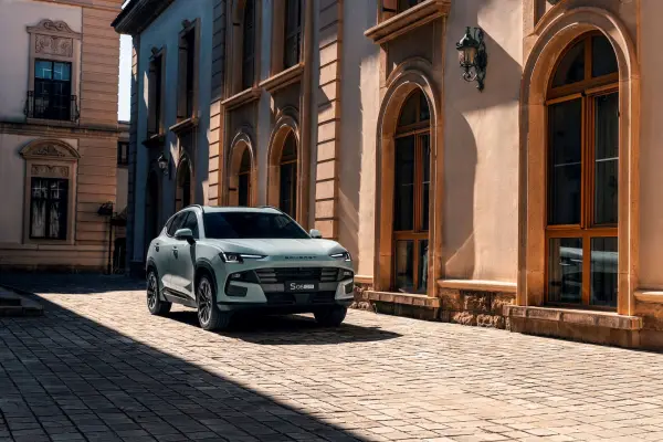 S06 PHEV LUX - Prensa